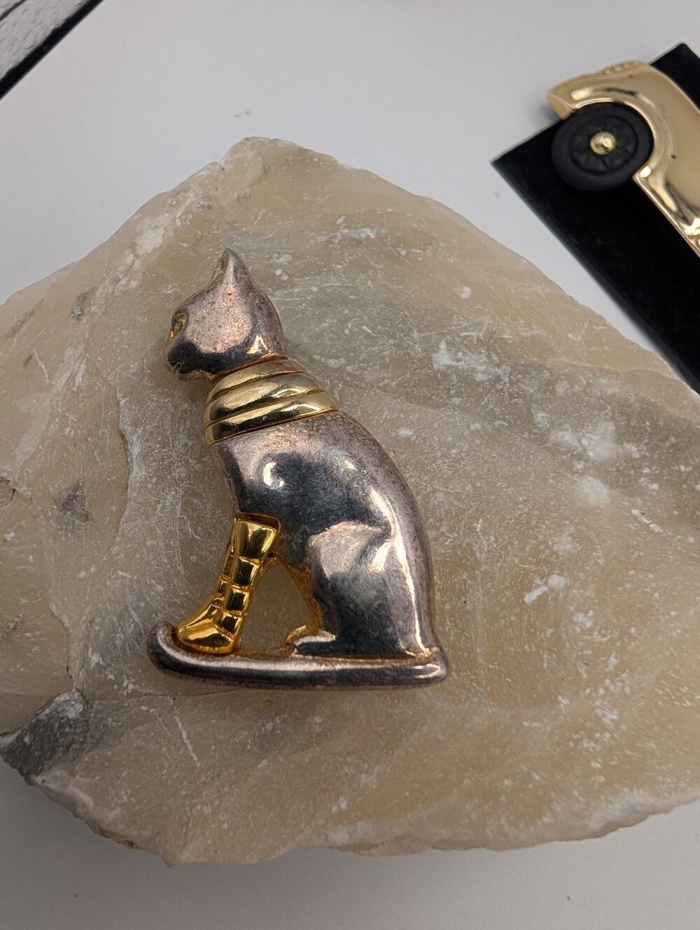 Vintage Style Egyptian Bastet Cat Brooch Pin Silver Tone Gold Tone Fashion Faded